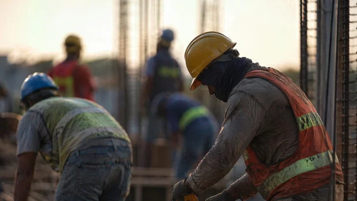 Formalidad laboral supera ligeramente a la informalidad en 2024, según la ONE