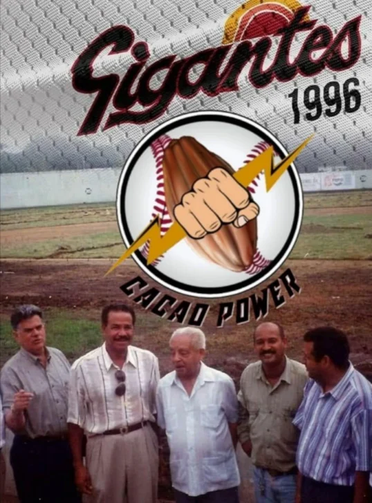 Foto-Inicio-de-la-remodelacion-en-el-1996-del-Estadio-Julian-Javier-para-poner-en-el-terreno-de-Juegos-a-los-Gigantes-538x728