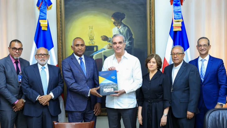 Gobierno se reúne con el senador Julito Fulcar y el Comité Gestor del Plan Estratégico de Peravia 2025-2055