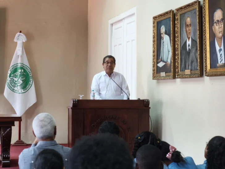 La Academia de la Historia acoge cátedra de Robert Espinal sobre los orígenes de la República