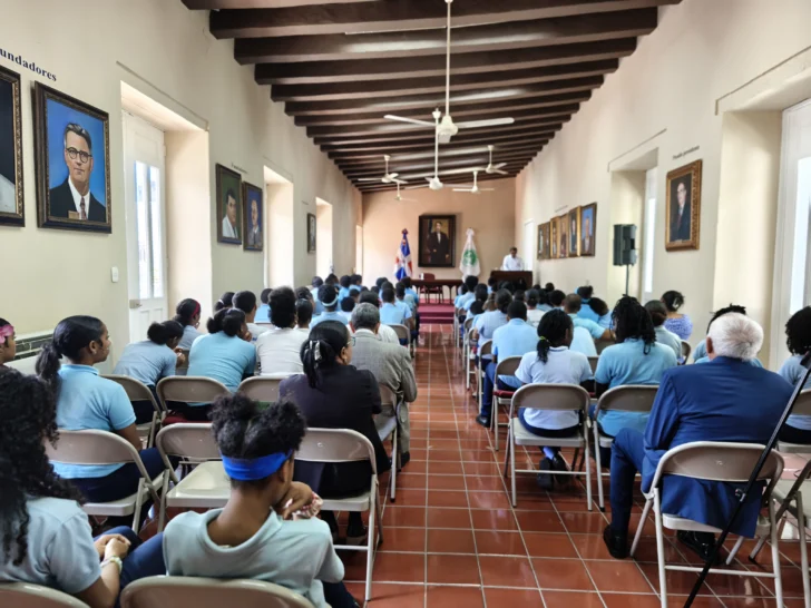 La Academia de la Historia acoge cátedra de Robert Espinal sobre los orígenes de la República