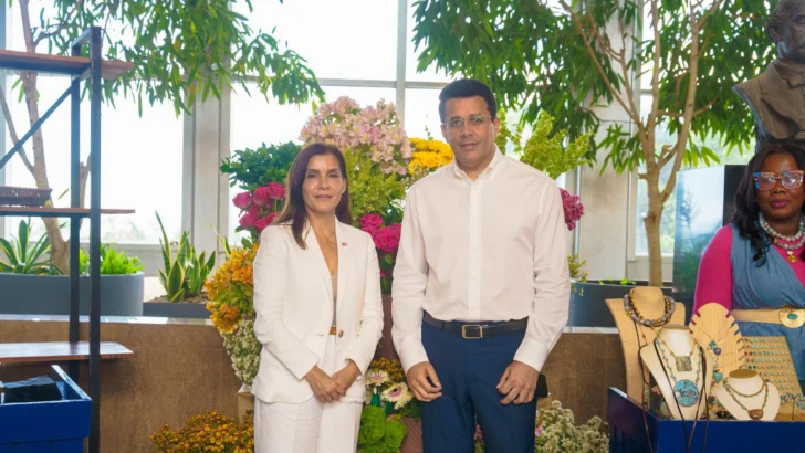 Ministro Collado recibe visita de la embajadora de Estados Unidos, Leah Campos