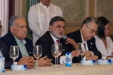 Comerciantes aseguran abasto de la canasta básica y piden frenar alzas en plásticos ante crisis por guerra en Medio Oriente