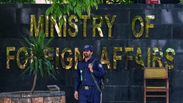 Teherán y Washington negociarán en Islamabad mientras la tregua pende de un hilo