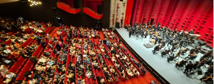 La-platea-del-Teatro-Nacional-poco-antes-de-iniciar-el-concierto.-Foto-JRSOSA-728x288