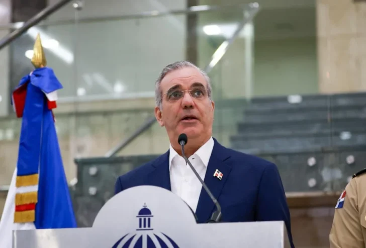 Abinader anuncia consultas nacionales ante crisis internacional y refuerzo de vigilancia en la frontera