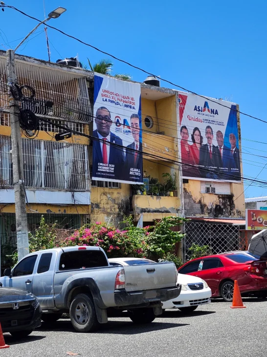 Arrabalización durante las campañas públicas y el culto a la persona