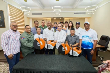 United Petroleum dona equipos de rescate a bomberos del corredor turístico del Este