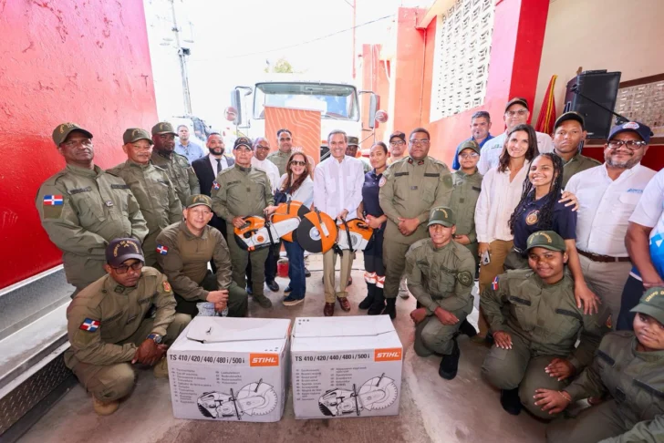 United Petroleum dona equipos de rescate a bomberos del corredor turístico del Este