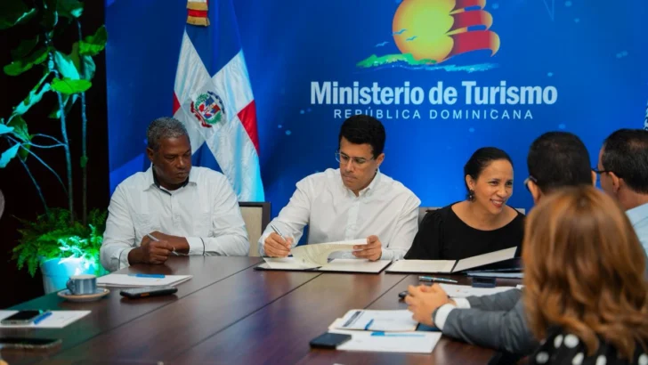 Firman acuerdo para elevar la calidad del servicio en República Dominicana