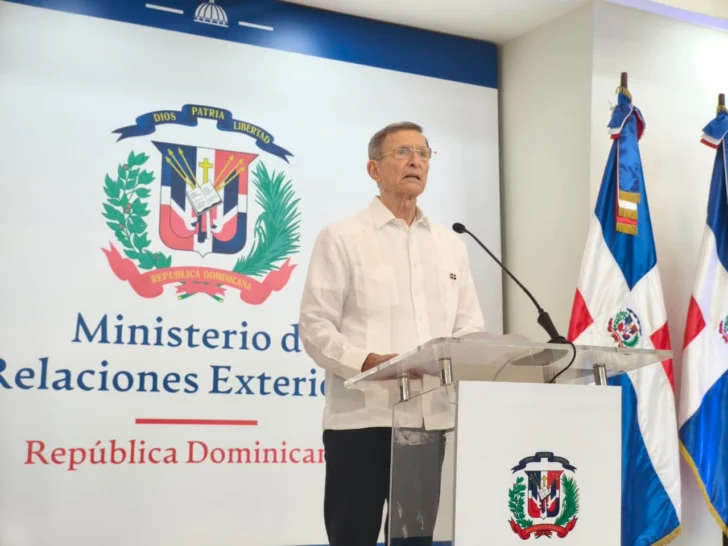 Canciller Roberto Álvarez viaja este domingo a Panamá para hablar sobre crisis haitiana en OEA