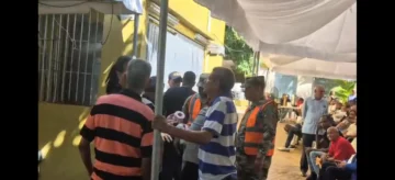 Retrasos y desorden marcan renovación de la nueva cédula de identidad; denuncian trato preferencial en centros 24/7