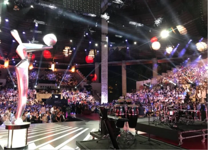 Teatro-de-Hotel-Xcaret-Riviera-Maya-Mexico-728x524