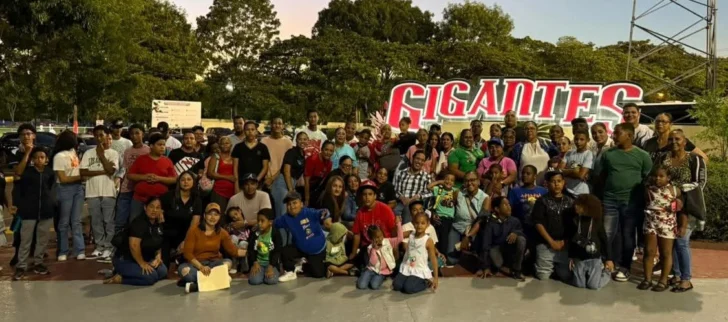 Uno-de-los-grupos-de-ninos-y-jovenes-con-discapacidad-invitado-por-GC-al-estadio-Julian-Javier-728x322