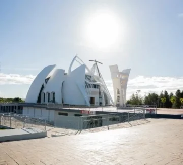 Iglesia defiende verja del santuario inaugurada por Collado en Bayaguana Iglesia defiende verja del santuario inaugurada por Collado en Bayaguana