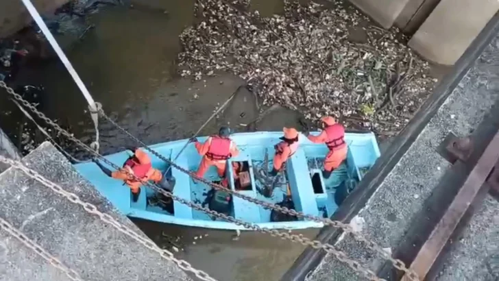CAASD retira basura del acueducto Barrera de Salinidad; ya opera con normalidad CAASD retira basura del acueducto Barrera de Salinidad; ya opera con normalidad