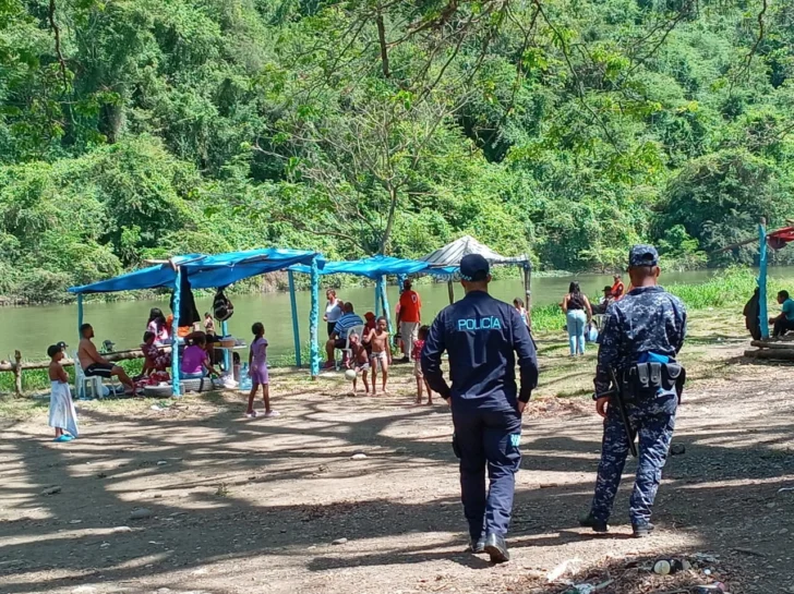 Calles despejadas y baja afluencia en balnearios en Santiago durante Sábado Santo