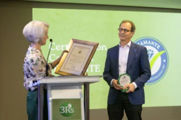 Alpha Puesto de Bolsa recibe sello por manejo de residuos Alpha Puesto de Bolsa recibe sello por manejo de residuos