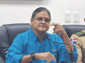 Méndez responde con tono de reproche a críticas por alertas: “Prefiero irme a mi casa antes que irrespetar”