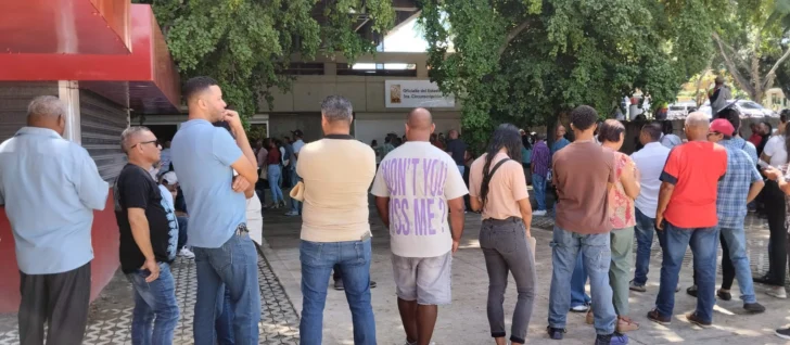  Los afectados consideraron que las autoridades contaron con el tiempo necesario para el montaje técnico y que, para este domingo, el proceso debió funcionar de manera adecuada. (Foto: Máximo Laureano)