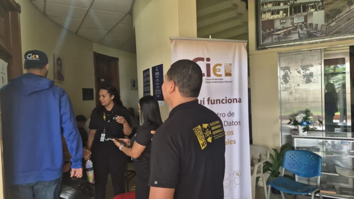 Entre turnos y citas: usuarios enfrentan confusión en renovación de la cédula