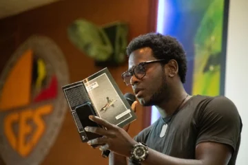 Contra el silencio: Jhak Valcourt expone la tramoya del rechazo Contra el silencio: Jhak Valcourt expone la tramoya del rechazo