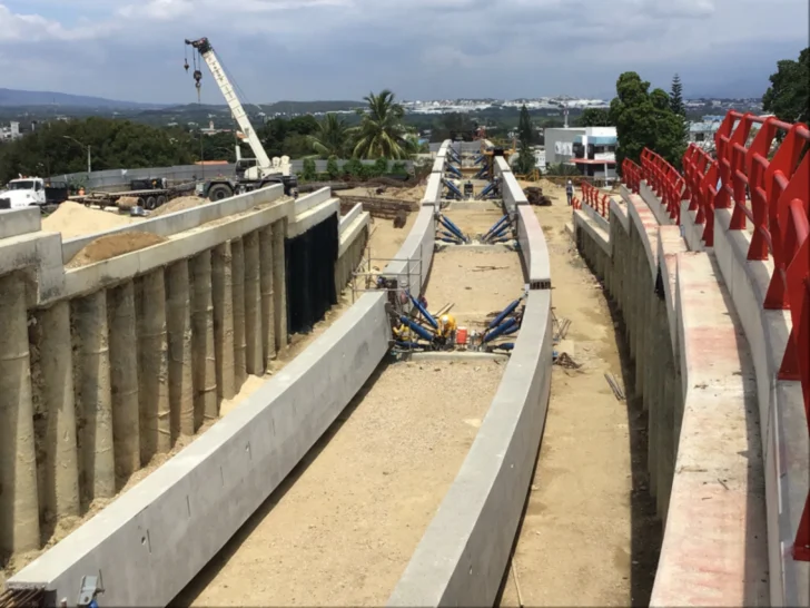 Así va la ruta del monorriel de Santiago en la emblemática Área Monumental
