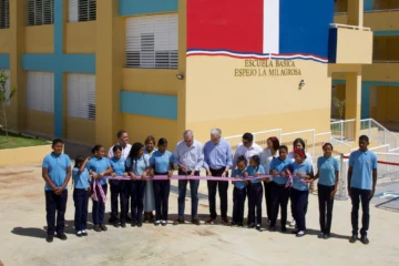 Gobierno inaugura centro educativo en Santo Domingo Este con capacidad para 840 estudiantes