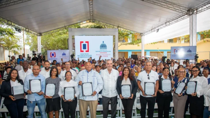 Abinader supera los 163 mil títulos de propiedad entregados