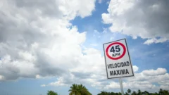 Tras 50 años de espera, comunidades de Nagua estrenan carretera construida por la empresa hidroeléctrica del Estado