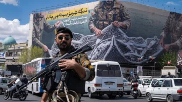 Irán vuelve a cerrar el estrecho de Ormuz tras acusar a EE.UU. de cometer actos de 