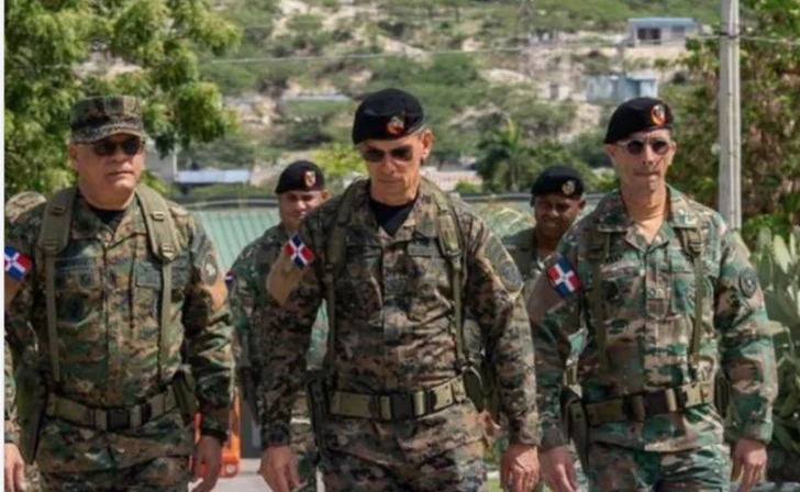 Alto mando supervisa frontera mientras la ONU despliega más fuerza antipandillas en Haití