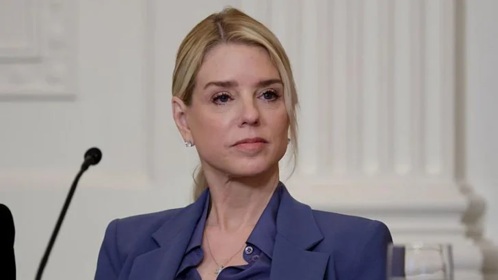 Trump releva a Pam Bondi como fiscal general de EE.UU.