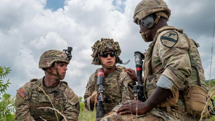 EE.UU. planea inscribir automáticamente a los jóvenes varones en el registro para prestar el servicio militar