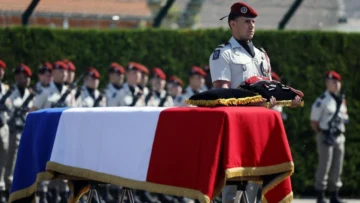 Francia: homenaje al sargento muerto en Líbano revive una historia de sangre y sacrificio