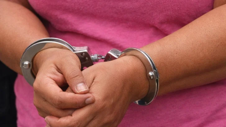 Dictan prisión preventiva contra mujer por agredir a su hijo en transmisión en vivo