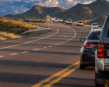 Así luce la Circunvalación de Baní, sin indicaciones y congestionada
