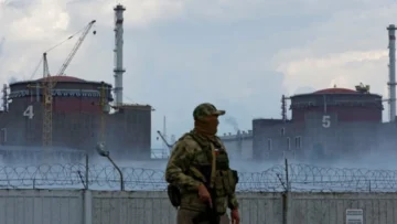 Ucrania: la central de Zaporiyia pierde su suministro eléctrico externo; Greenpeace señala a Moscú Ucrania: la central de Zaporiyia pierde su suministro eléctrico externo; Greenpeace señala a Moscú