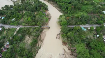 Colapso del puente sobre el río Camú interrumpe tránsito entre Santiago y Puerto Plata Colapso del puente sobre el río Camú interrumpe tránsito entre Santiago y Puerto Plata
