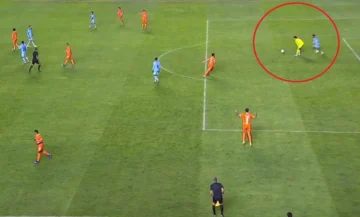 Gol insólito: dominicano Romero vivísimo evita derrota del Bolívar en La Paz ante venezolanos