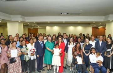 55 padres y madres se gradúan como cuidadores profesionales de personas con discapacidad