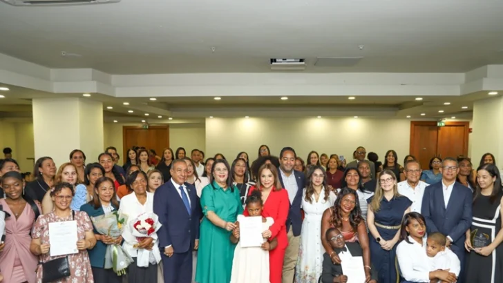 55 padres y madres se gradúan como cuidadores profesionales de personas con discapacidad