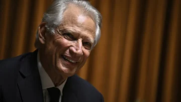 Francia: Villepin niega haber aceptado valiosos regalos cuando fue ministro de Asuntos Exteriores