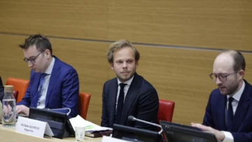 Francia: Tormenta política por un informe parlamentario que arremete contra los medios públicos