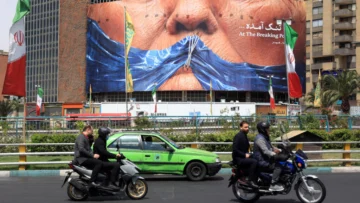 Irán amenaza con atacar al ejército de EEUU si se acerca al estrecho de Ormuz