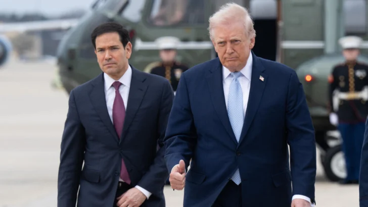 Trump ordena mantener bloqueo a Irán hasta que firme un acuerdo; reportan diferencias sobre algunas cláusulas