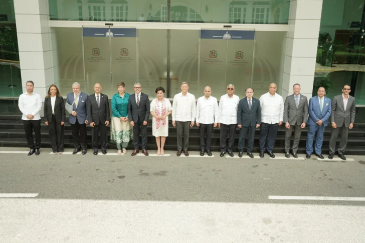 Cancilleres de Ecuador y República Dominicana acuerdan impulsar agenda bilateral en comercio, turismo, energía y cooperación