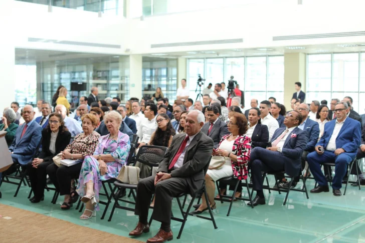 Ponen a circular edición en chino-mandarín obra dominicana sobre diplomacia de Manuel Morales Lama