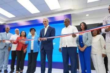 Abinader y rector Editrudis Beltrán inauguran nuevas obras para la modernización de la UASD