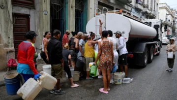 Cuba deja de regular los precios minoristas del combustible por la crisis económica